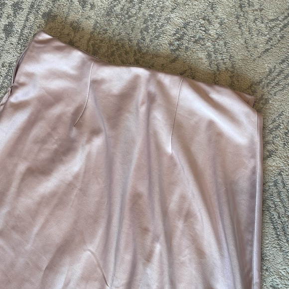 Express women size medium side zipper pink satin mid length skirt - Picture 4 of 4